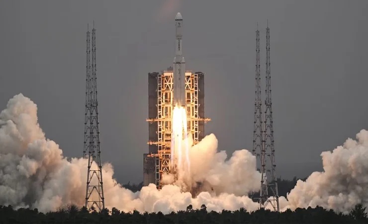 পাকিস্তানের প্রথম চন্দ্রাভিযান শুরু, স্যাটেলাইটের সফল উৎক্ষেপণ